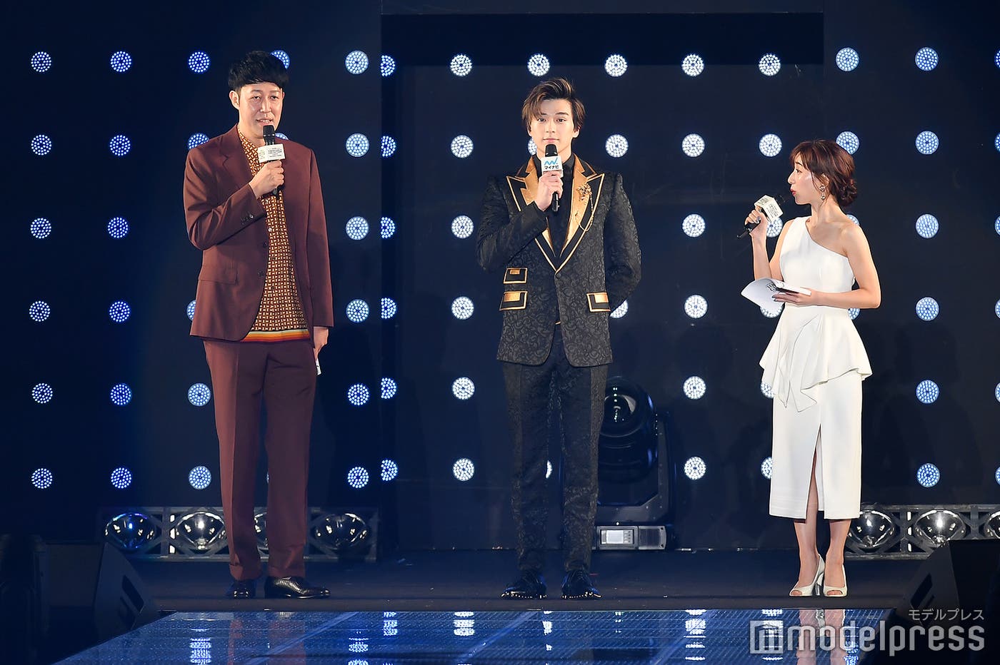 (左から)小籔千豊、新田真剣佑、田中みな実(C)モデルプレス