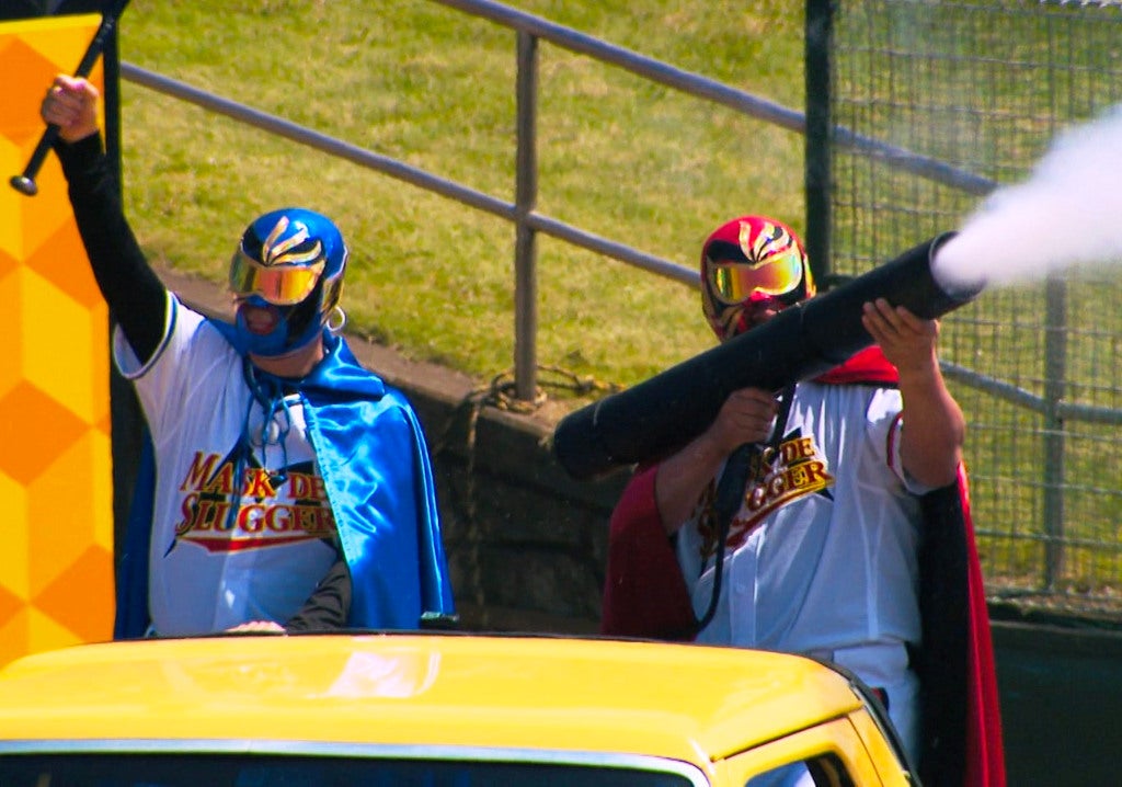 マスクブルー＆マスクレッド（C）TBS