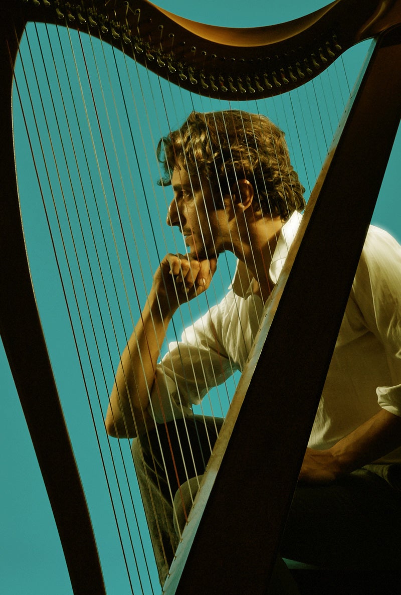 美しすぎるハープ奏者”ファビウス・コンスタブル氏に聞く、日本公演に