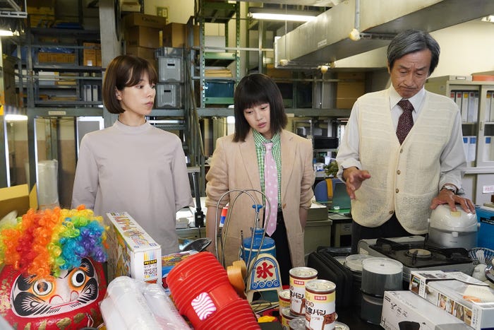 桜井ユキ、今田美桜、佐戸井けん太/「悪女(わる)~働くのがカッコ悪いなんて誰が言った?~」第8話より(C)日本テレビ