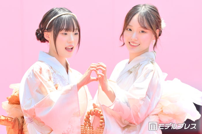 韓国人双子姉妹じゅんな＆ゆうな、キュートなポージングで魅了【GAKUSEI RUNWAY】