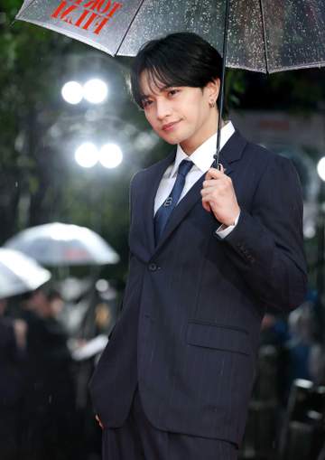 中島健人「光が反射して、カーペットがジュエリーになっていた」 雨天でのレッドカーペットにもケンティー節全開！