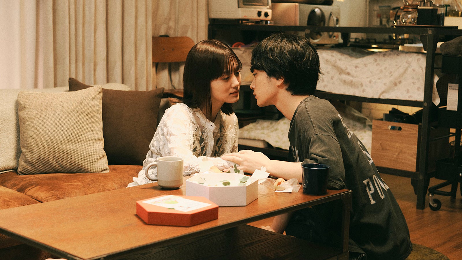 山下美月、芳村宗治郎「セフレと恋人の境界線」2025 Amazon Content Services LLC or its Affiliates.