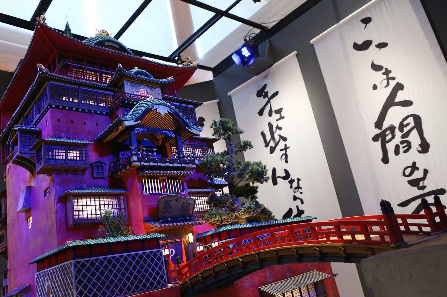 「鈴木敏夫とジブリ展」開幕、「千と千尋」ハクのおにぎりなど特製メニューにも注目