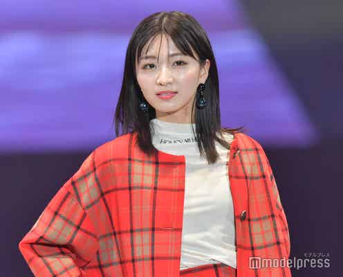 岡崎紗絵、美スタイル際立つミニスカ姿 冬っぽチェックが可愛い<札幌コレクション 2023 A/W>
