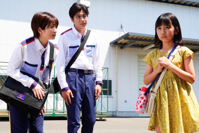 志田未来、田中圭、宝辺花帆美「ブラックポストマン」第3話より(C)テレビ東京