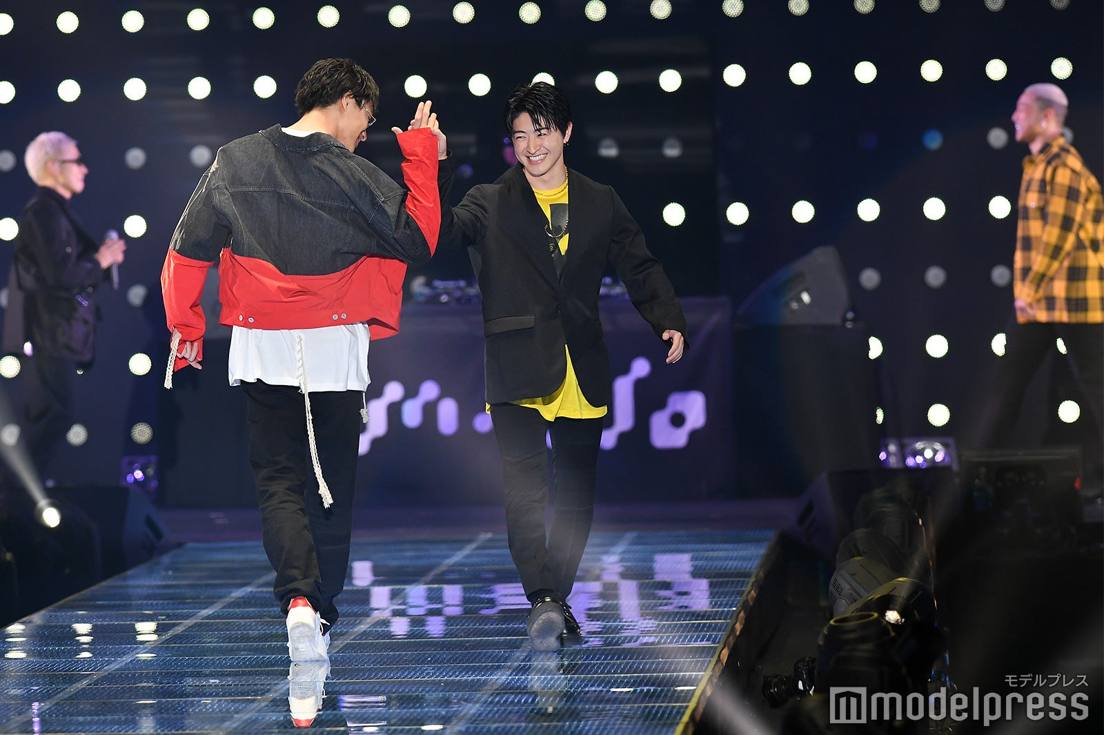 鈴木伸之、佐野玲於 （C）モデルプレス