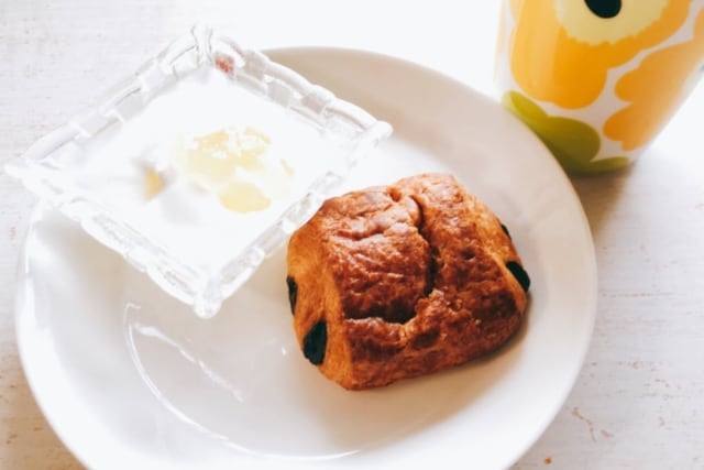 コストコパン・オ・ショコラサヴール朝食