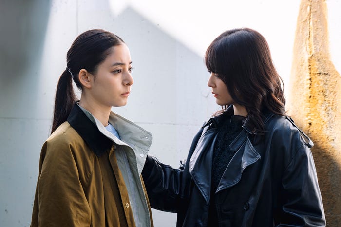 新木優子、久間田琳加「DOPE 麻薬取締部特捜課」第5話(C)TBS