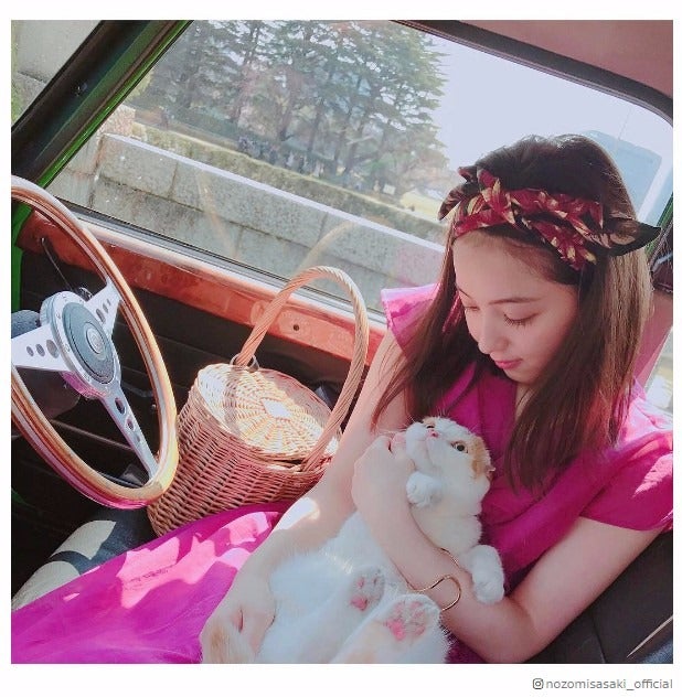 佐々木希、猫を抱きしめる姿に「可愛さのキャパ越えた」悶えるファン続出
