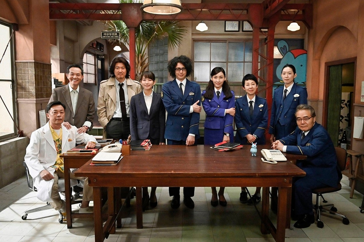 （左から）光石研、緋田康人、豊原功補、吉岡里帆、オダギリジョー、麻生久美子、ふせえり、江口のりこ、岩松了（C）テレビ朝日