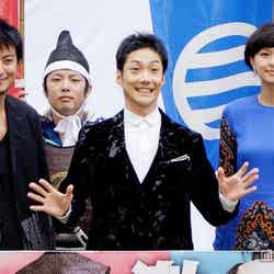 映画「のぼうの城」の船上イベントに登場した（左から）上地雄輔、野村萬斎、榮倉奈々