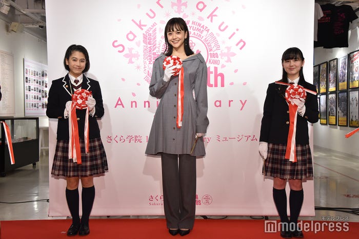野中ここな、松井愛莉、白鳥沙南(C)モデルプレス
