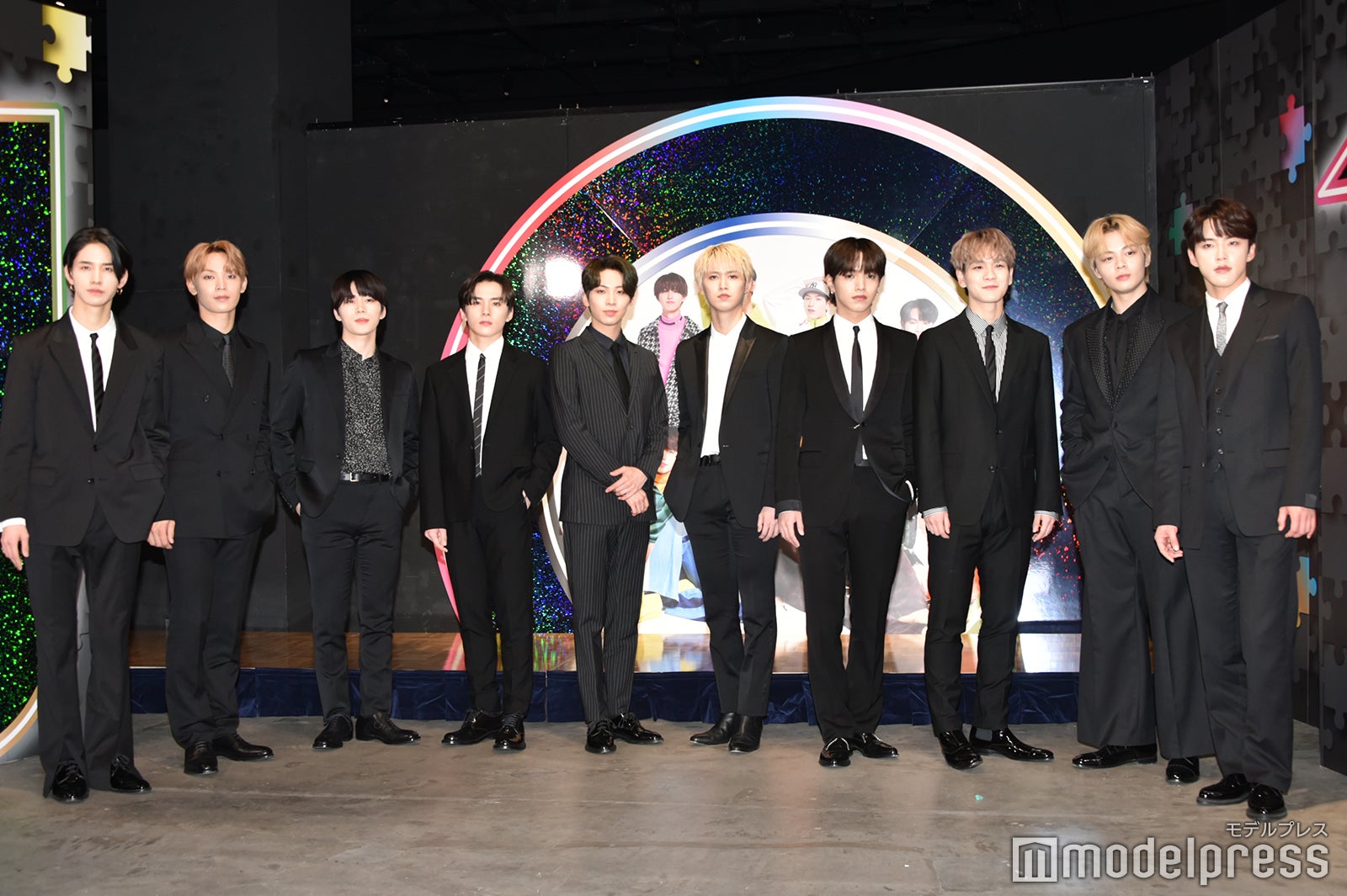 スーツで決めるJO1 （C）モデルプレス