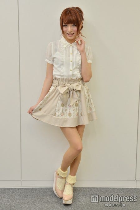 キュートなミニスカを着こなしたおかりえ