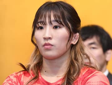 女王の須崎優衣びっくり ダル妻、聖子さんとトレーニング「練習してないとは思えない程の強さ笑」夫妻と撮影