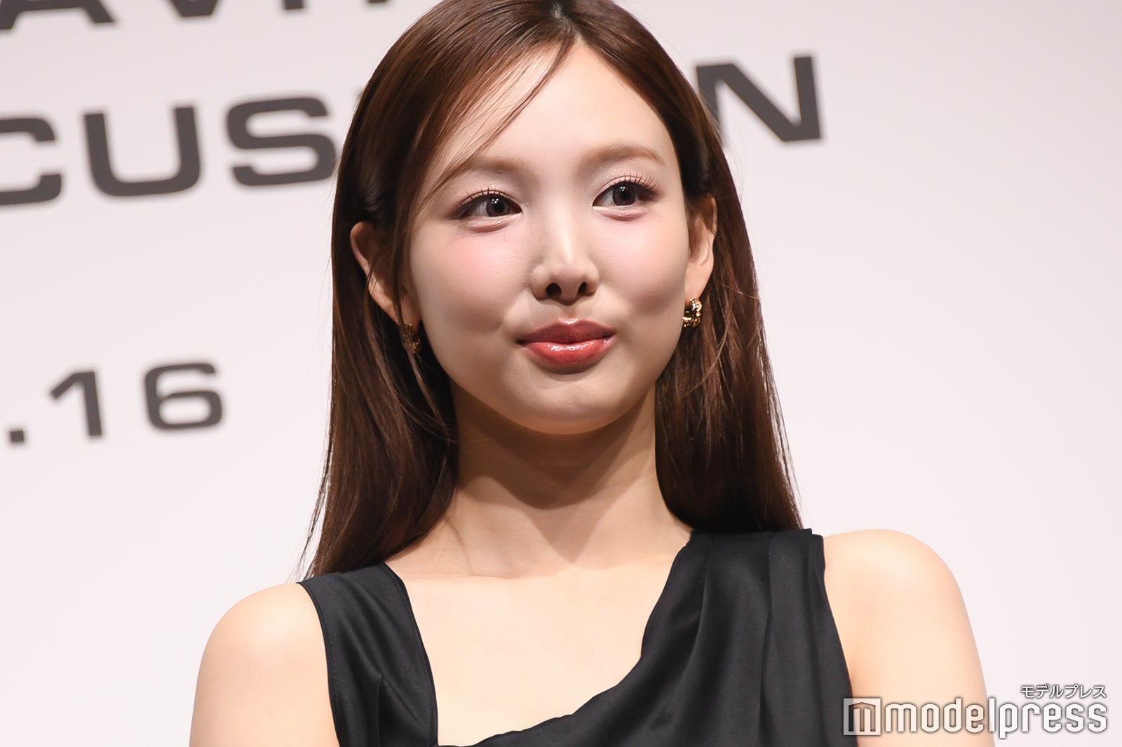 twice ナヨン TWICEナヨン、4ルックで変幻自在な魅力放つ 韓国発ネイルウェア