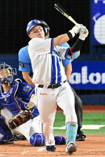 DeNA 5年連続CS進出決定 牧が自己最多30号 東は5回3失点で12勝目
