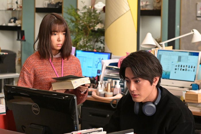 上白石萌音、間宮祥太朗「オー!マイ・ボス!恋は別冊で」第1話より(C)TBS