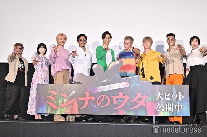 (左から)清水崇監督、穂紫明子、小森隼、数原龍友、片寄涼太、中務裕太、佐野玲於、関口メンディー、山川真里果(C)モデルプレス