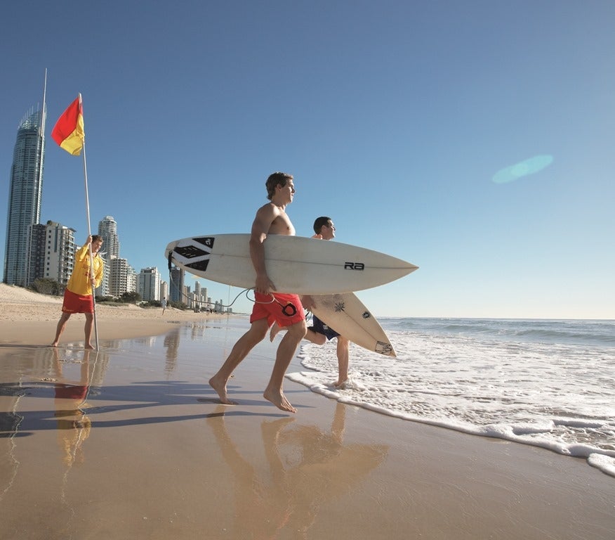 サーファーズパラダイスビーチ／画像提供：ゴールドコースト観光局