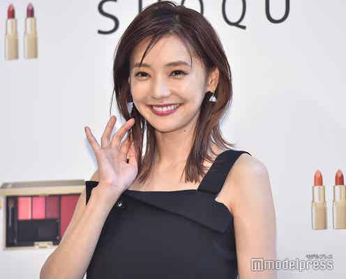 倉科カナ“やんちゃ”な過去ショット公開 映り込みにも注目集まる