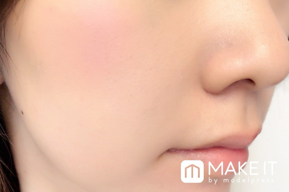 ジルスチュアート／ルースブラッシュ／01 cotton candy 使用 (C)メイクイット