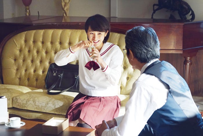 清野菜名(C)2017「暗黒女子」製作委員会(C)秋吉理香子/双葉社