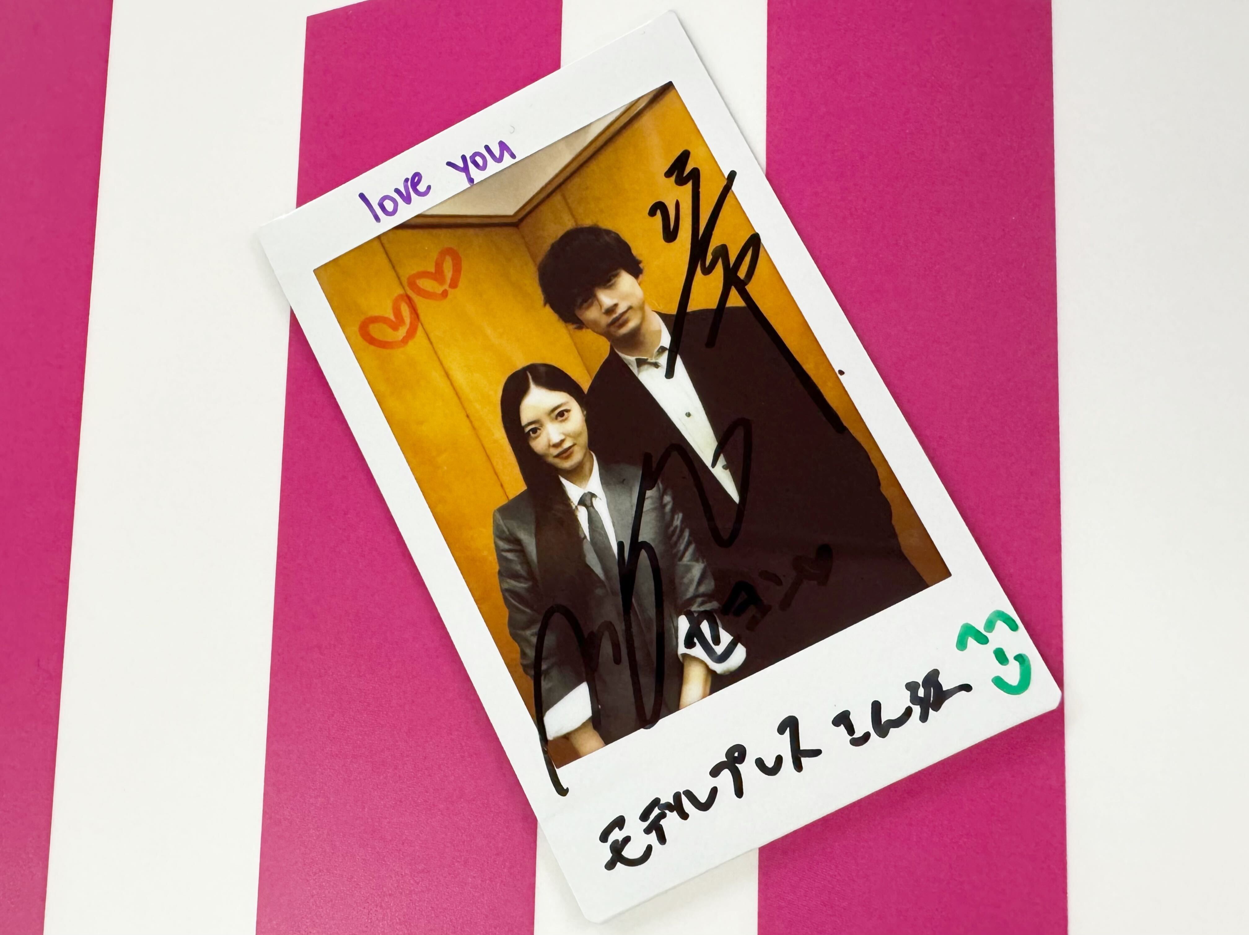 イ・セヨン＆坂口健太郎の直筆サイン入りチェキ（C）モデルプレス