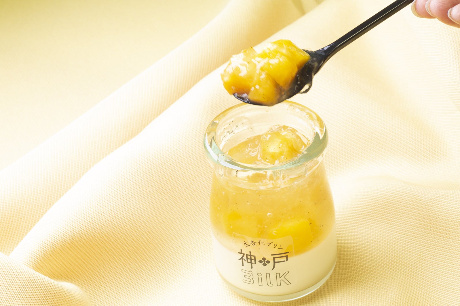生杏仁プリン（マンゴー）／画像提供：神戸牛　吉祥グループ本社