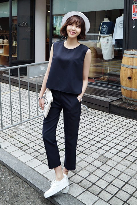 バックスリットブラウス&パンツセットアップ「DHOLIC」7,506 円(税込)/画像提供:DHOLIC