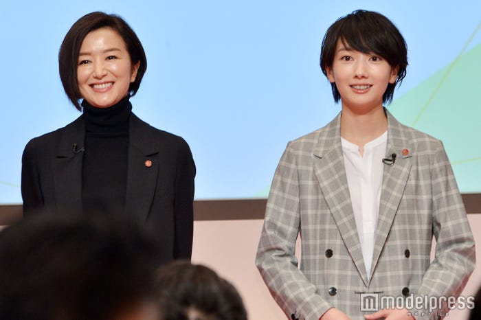 鈴木京香、波瑠(C)モデルプレス