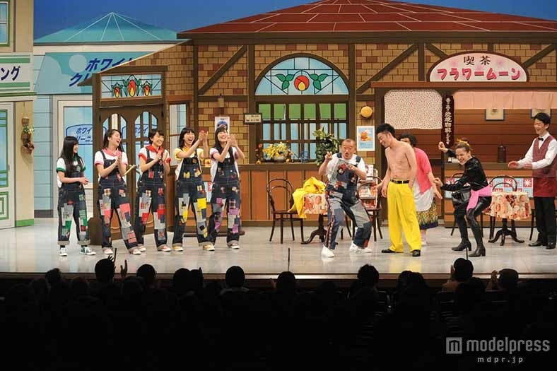 ももいろクローバーZ、笑福亭鶴瓶（C）関西テレビ