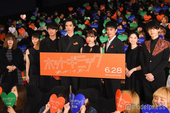 (左から)山戸結希監督、吉岡里帆、板垣瑞生、清水尋也、堀未央奈、間宮祥太朗、桜田ひより、上村海成 (C)モデルプレス