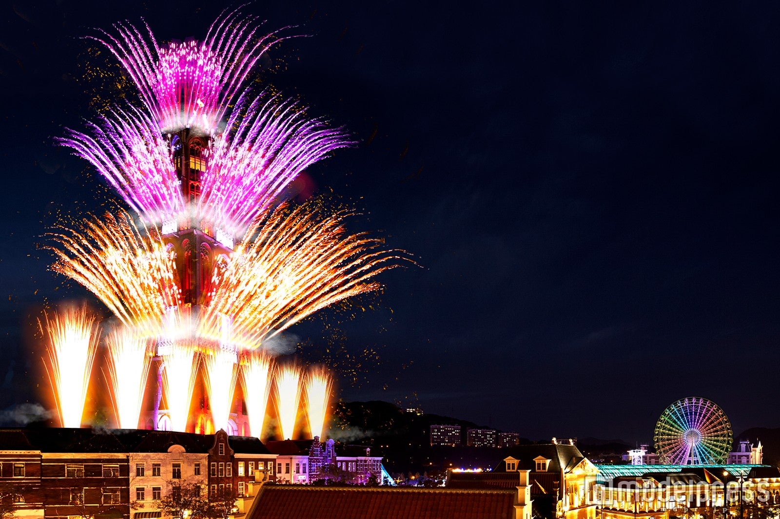タワーを使った花火は日本初開催／画像提供：ハウステンボス