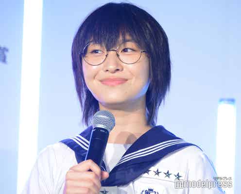新しい学校のリーダーズ・SUZUKA、スカート捲し上げた美脚ショット公開