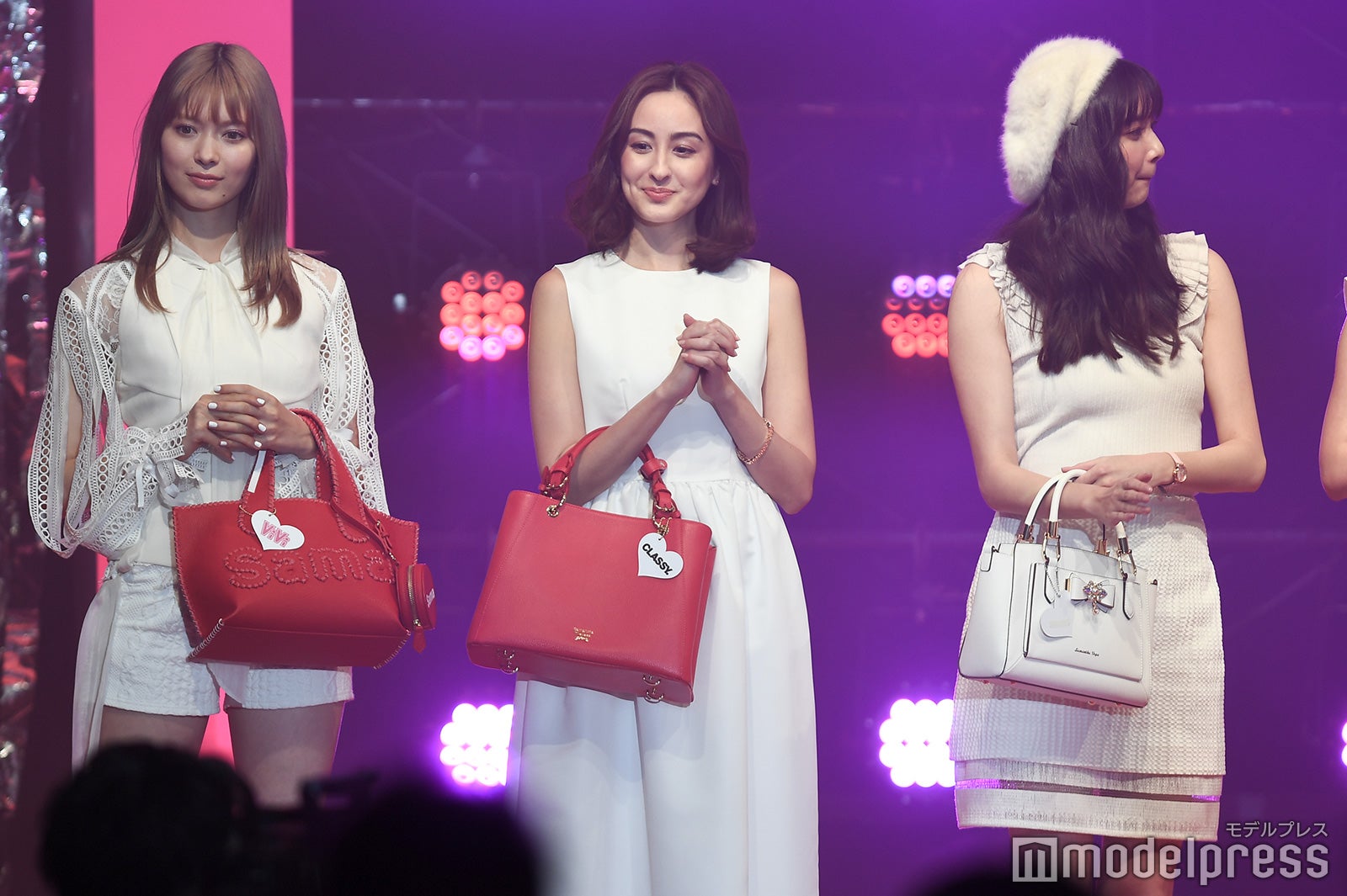 八木アリサ、オードリー亜谷香、新川優愛（C）モデルプレス