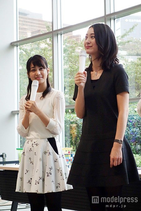 「テレビ朝日アナウンサー2016年カレンダー」トークショー&手渡し即売会の模様／画像提供：テレビ朝日