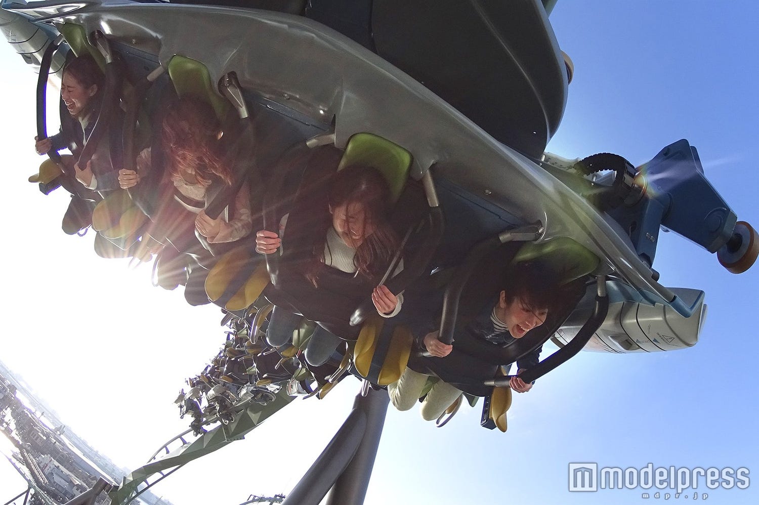 USJ「ジュラシック・パーク」新コースター「ザ・フライング・ダイナソー」初飛行 圧倒的なスリルの連続に大絶叫