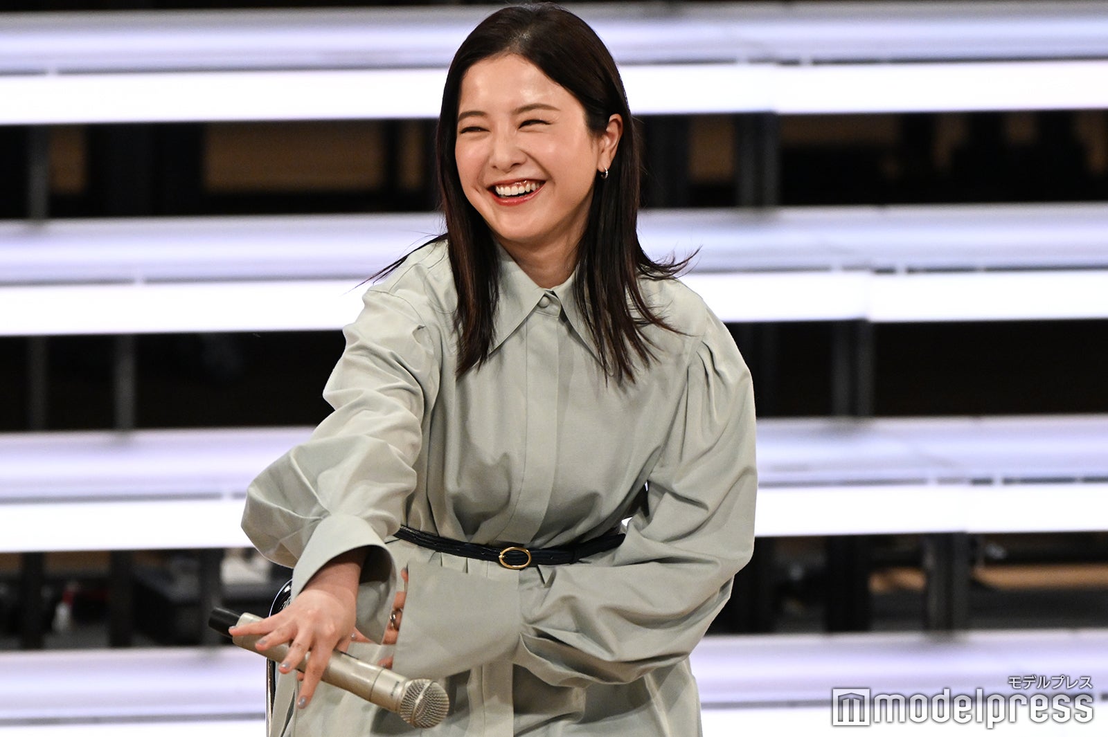 平安装束がしみつき、普段から袖を掴んでしまうという吉高由里子（C）モデルプレス