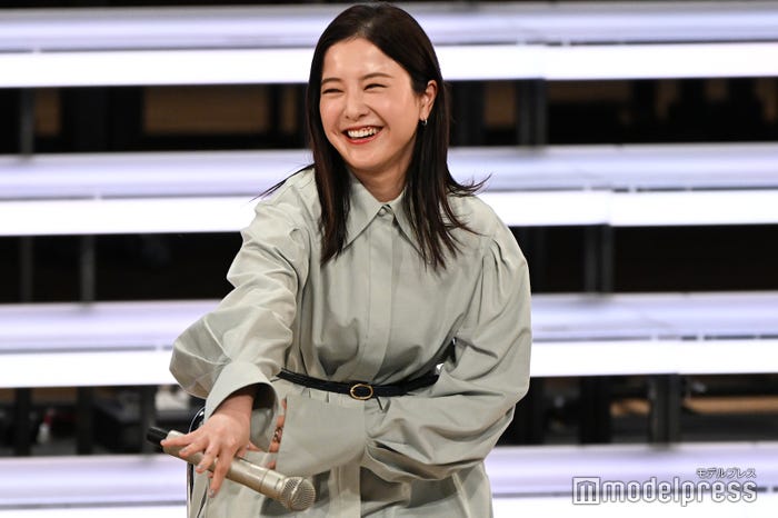 平安装束がしみつき、普段から袖を掴んでしまうという吉高由里子(C)モデルプレス