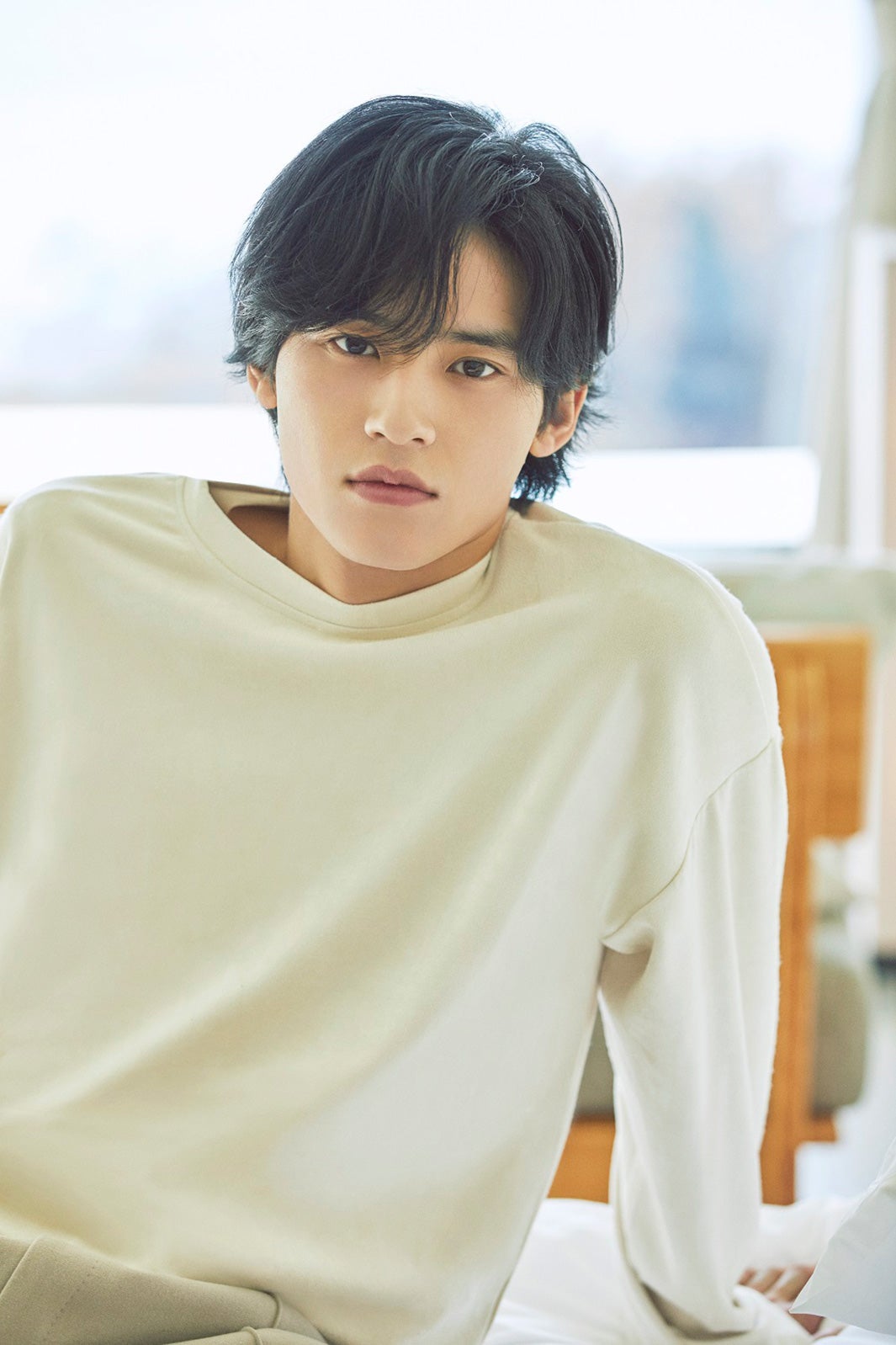 岡田健史と旅行気分を味わえる 2021年カレンダー決定