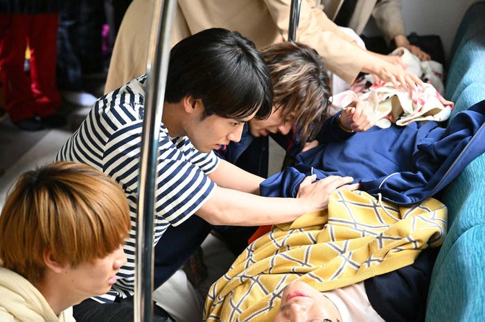 赤楚衛二ら「ペンディングトレイン―8時23分、明日 君と」(C)TBS