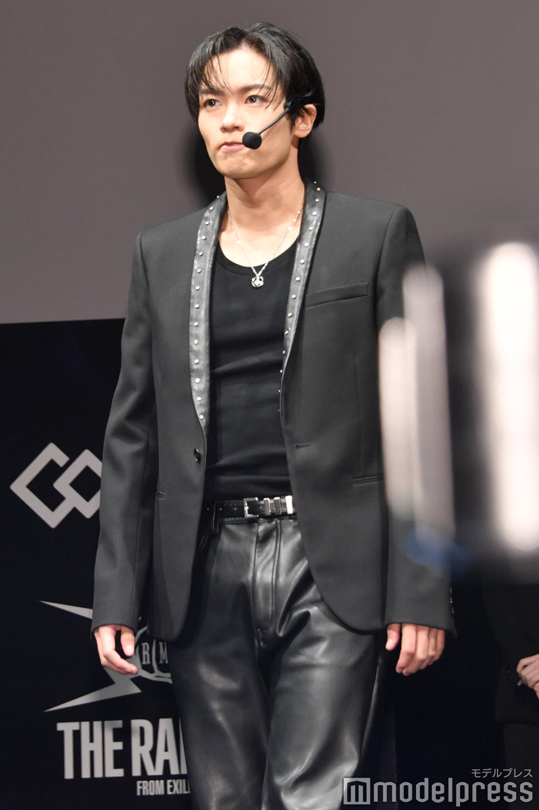 ランウェイを歩く川村壱馬（C）モデルプレス