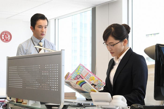 浅利陽介、綾瀬はるか/「義母と娘のブルース」第1話より(C)TBS