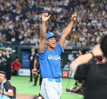 日本ハム・万波が球宴MVP「マジ最高。勝ち越し打を打った時から『全員凡退しろ』と思ってました」本音にスタンド爆笑 4安打2打点で23年以来2度目の栄誉