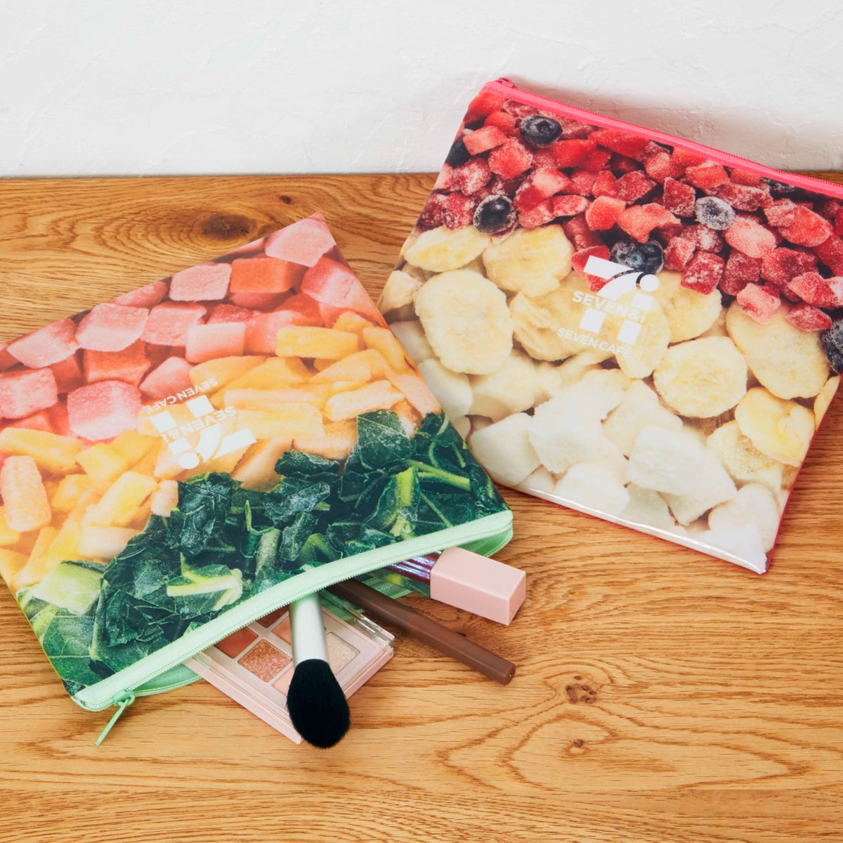 G賞 スムージーフラットポーチ［全3種］（提供写真）