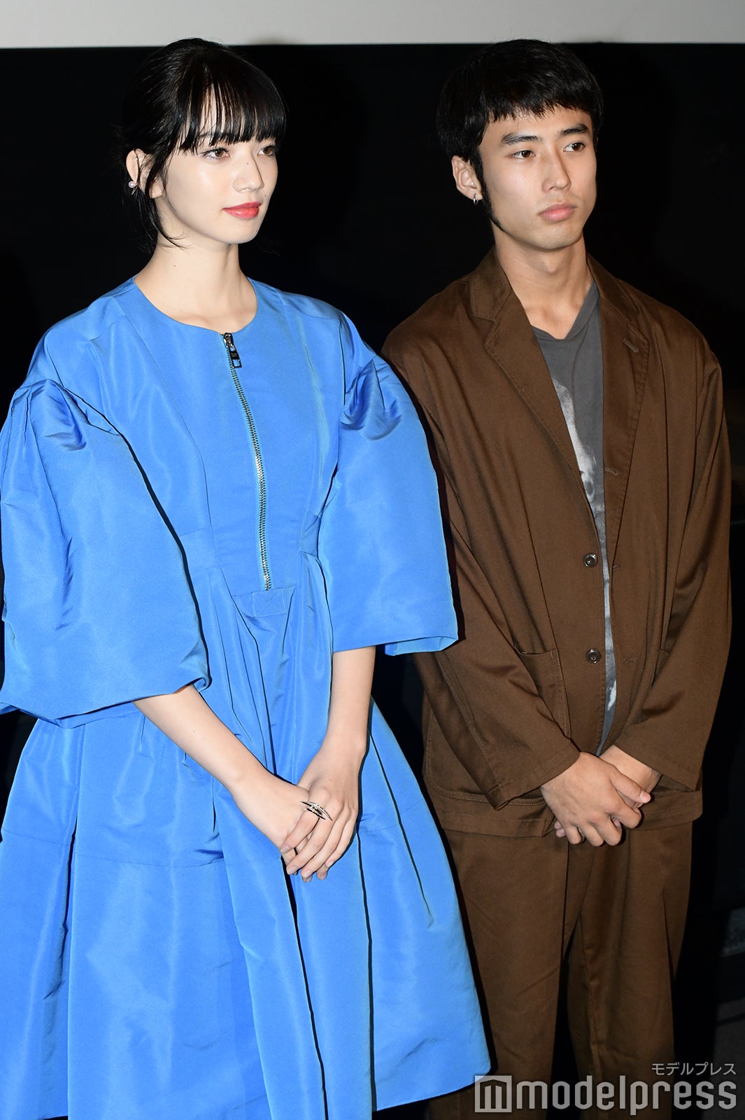 小松菜奈、佐藤緋美 （C）モデルプレス