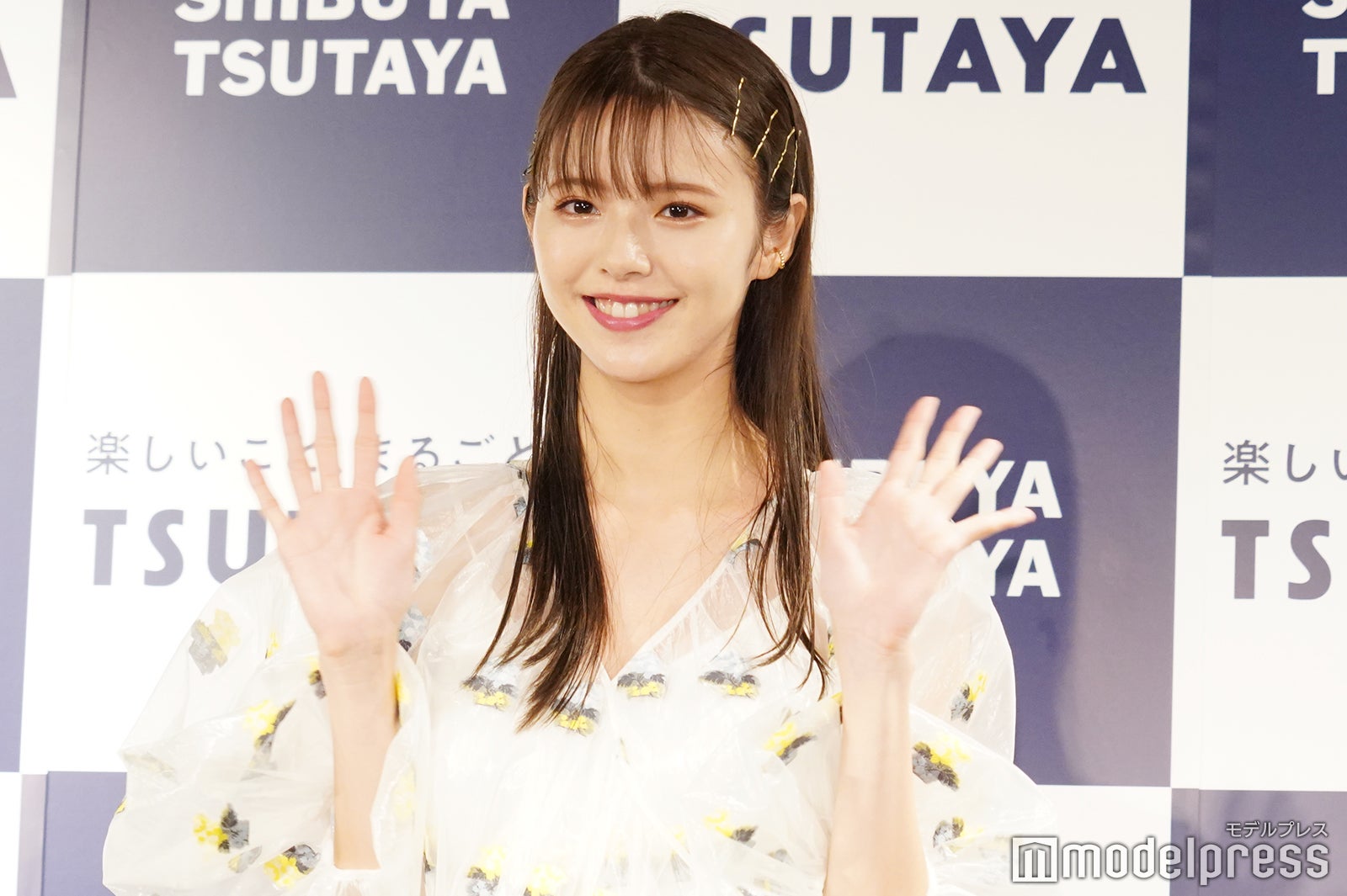 お値下げです。さが美で仕立てた浴衣と帯です。女優鈴木京香さんがモデルになった物。 鈴木京香、今年初の浴衣でしっとり色香を発散！｜シネマトゥデイ