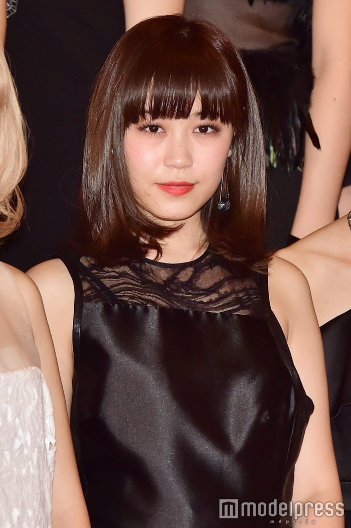 鷲尾伶菜(C)モデルプレス